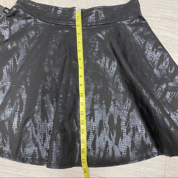 Rock & Republic Black Mamba Snakeskin Skirt Size 6 - Picture 9 of 14